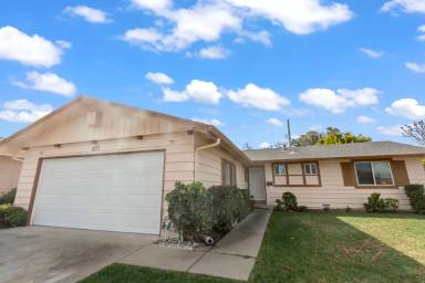 Main picture of 893 Blazingwood Ave