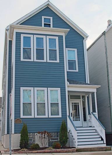 Main picture of 1501 W Nelson St