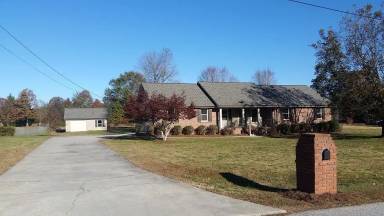 Main picture of 3809 Nikki Ln