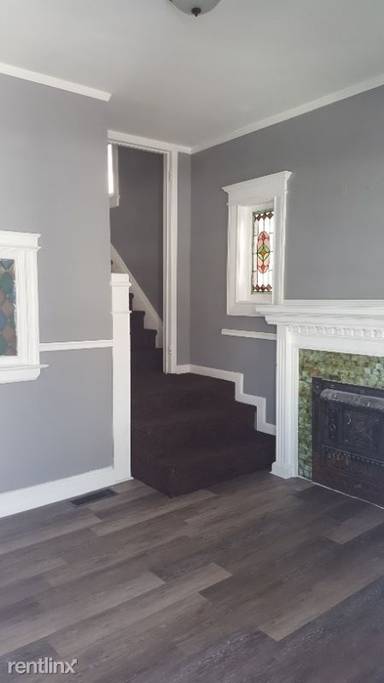 Main picture of 1297 E Main St