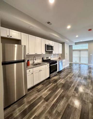 Main picture of 2604 E Monument St