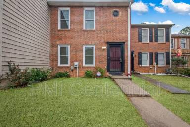 Main picture of 8078 Woodlake Dr