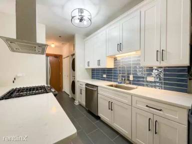 Main picture of Commodore Condominium