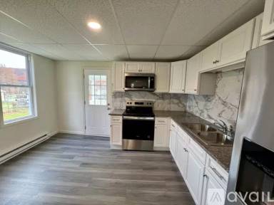 Main picture of 425 Center St