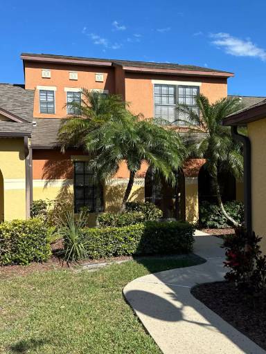Main picture of 910 Luminary Cir