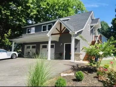 Main picture of 727 1/2 E 10th Ave