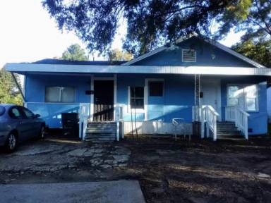 Main picture of 3856 Flora Ave