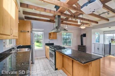 Main picture of 3657 Columbia St
