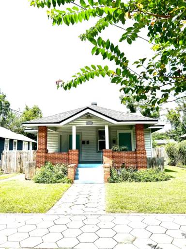 Main picture of 2243 Gilmore St