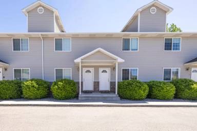 Main picture of 2085 Alan St