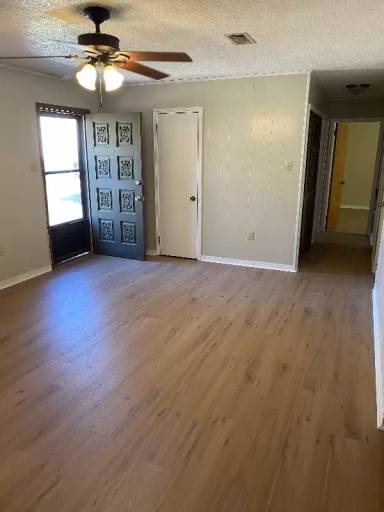 Main picture of 9006 Woodbine St