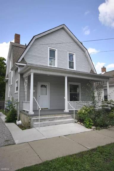 Main picture of 211 E Kingsley St