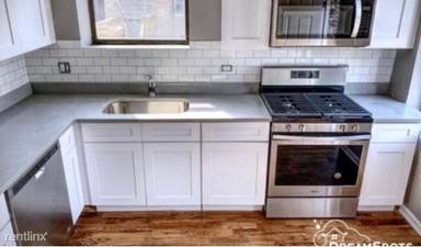 Main picture of 70 E 48th St