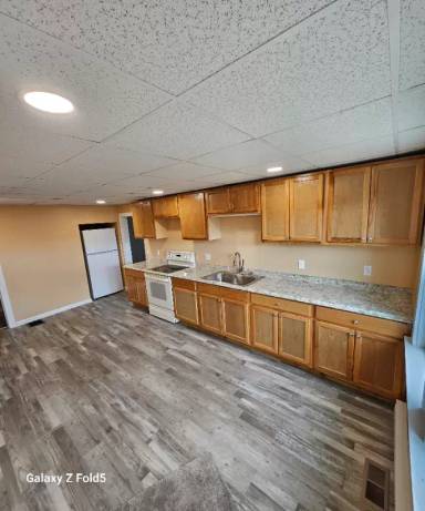 Main picture of 833 N Valley Ave