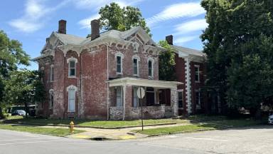 Main picture of 325 Chandler Ave