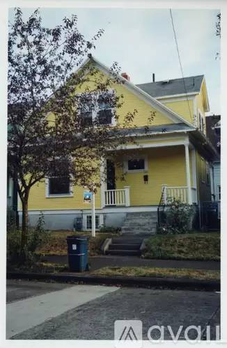 Main picture of 2128 SE Belmont St