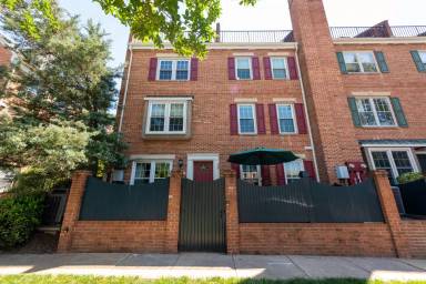 Main picture of 766 N Vermont St