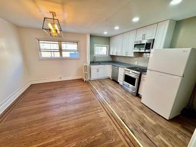 Main picture of 7111 Greenwood Ave