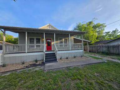 Main picture of 105 W 9th St