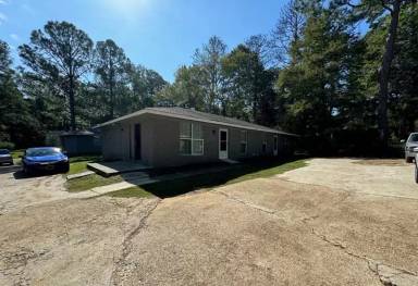 Main picture of 251 Lawrence Rd