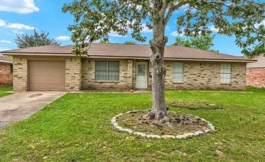 Main picture of 365 Moore Dr