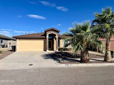 Main picture of 526 Emerald Green Dr