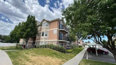 Main picture of 1617 W Treille Ct