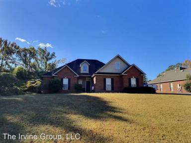 Main picture of 137 Live Oak Dr