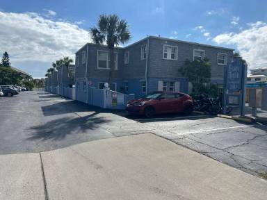 Main picture of 390 W Cocoa Beach Cswy
