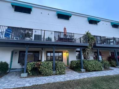 Main picture of 325 Island Way