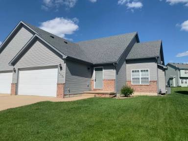 Main picture of 2228 W Geneva Rd