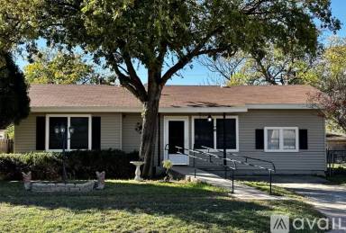 Main picture of 2826 Highland Ave