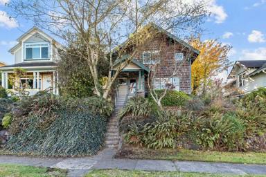 Main picture of 2112 N 26th St