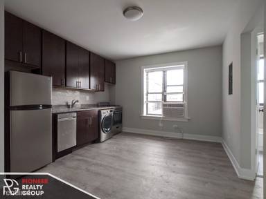 Main picture of 429 W Belden Ave