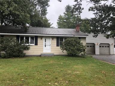 Main picture of 33 Maple Pt