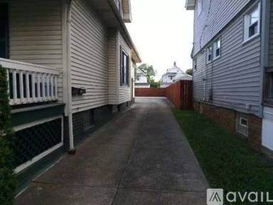 Main picture of 3922 Schiller Ave