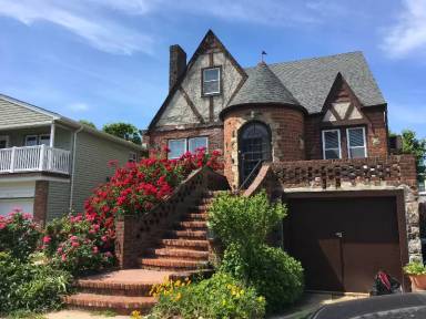 Main picture of 321 E Olive St