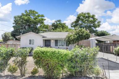Main picture of 3072 E Hills Dr