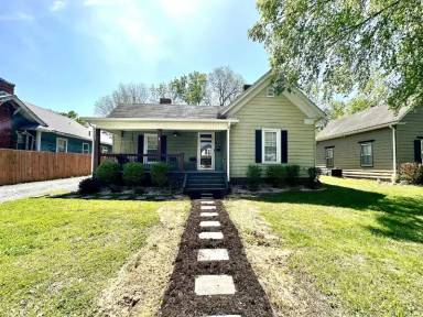 Main picture of 111 W Poplar St