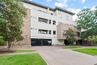Main picture of 510 Lovett Blvd