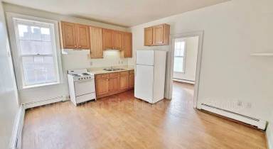 Main picture of 6 W Chestnut St