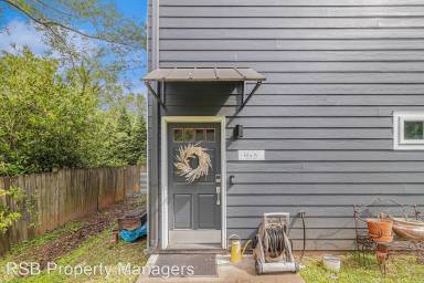 Main picture of 2836 Tupelo St SE