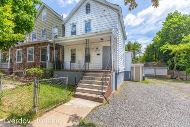 Main picture of 66 Richardson St