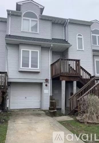 Main picture of 35 Oakland Bay Ct