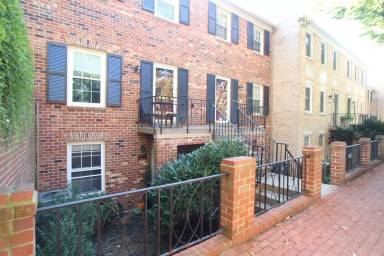 Main picture of Sutton Place Condo