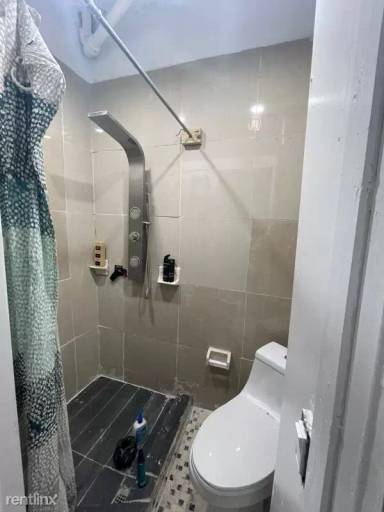 Main picture of 831 W 40th St