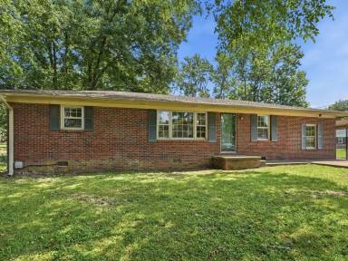 Main picture of 704 Jackson Dr
