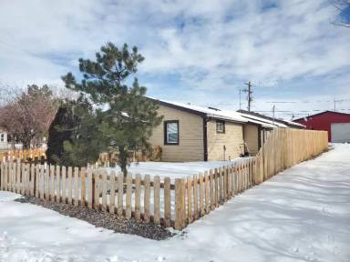 Main picture of 658 Dahlia St