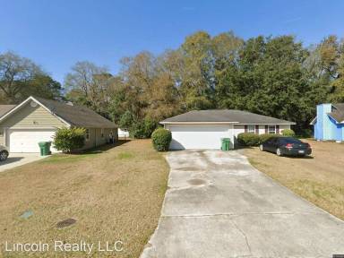 Main picture of 900 Lakeside Dr