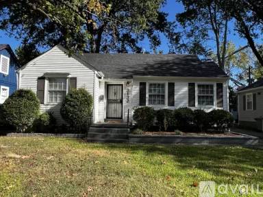 Main picture of 3132 N Lafayette Cir